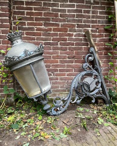 Cast iron wall lamp