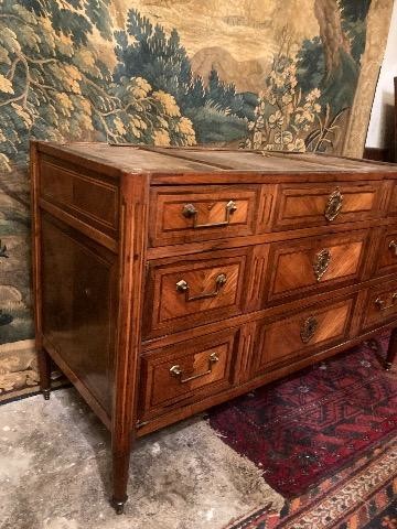 Epoque french seize commode