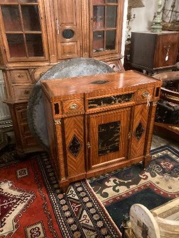 Laquer commode 