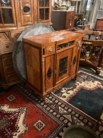 Laquer commode 