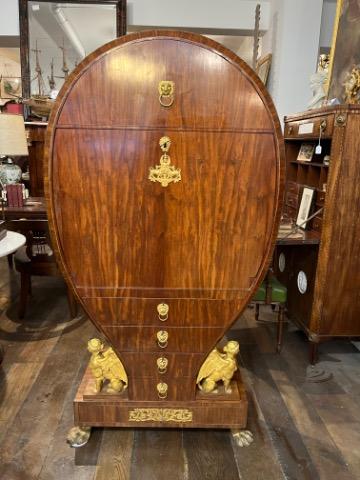 Lyar shaped secretaire