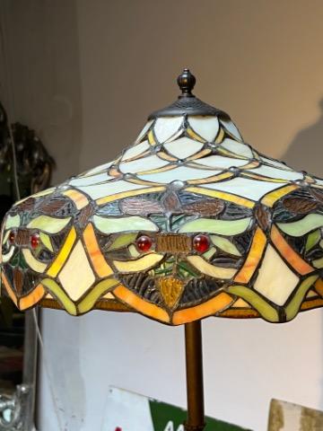 Tiffany shade bronze lamp