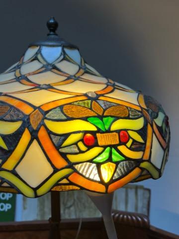 Tiffany shade bronze lamp